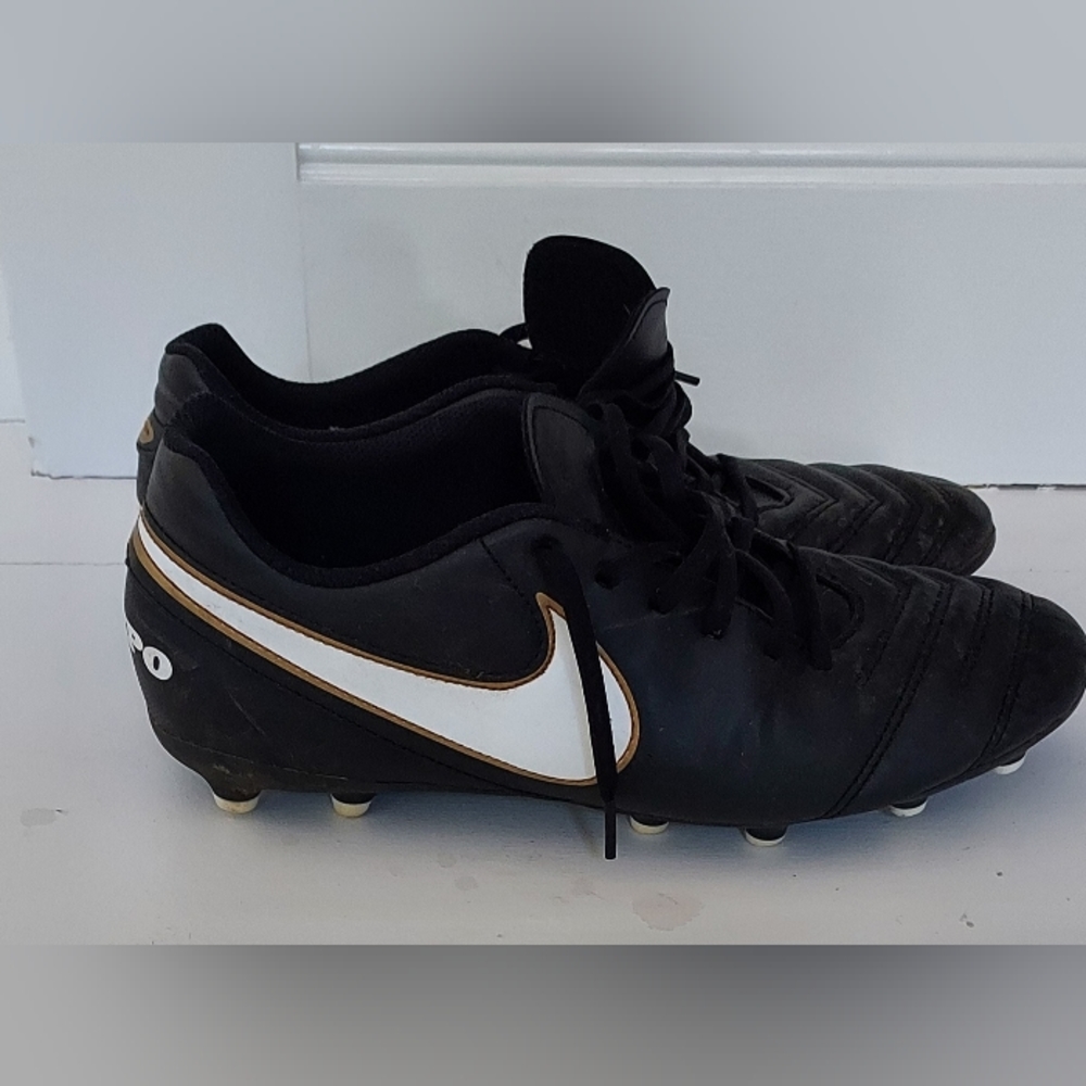 Nike Tiempo Black Men's Size US 10/UK 8/EUR 44 Soccer Cleats